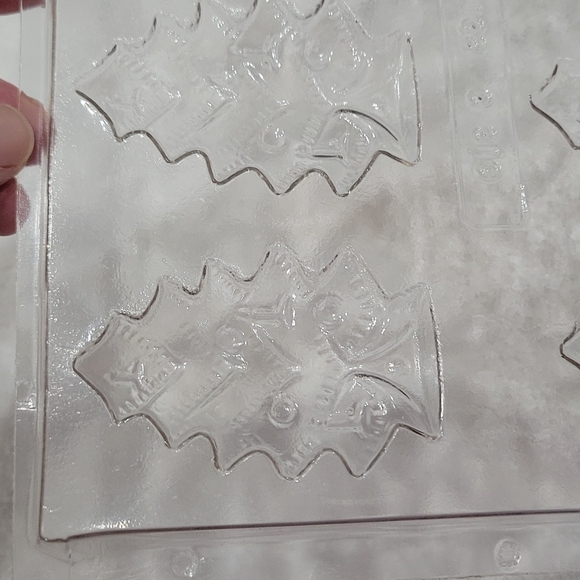 6 Plastic Christmas Tree Chocolate Molds!! - Picture 5 of 10